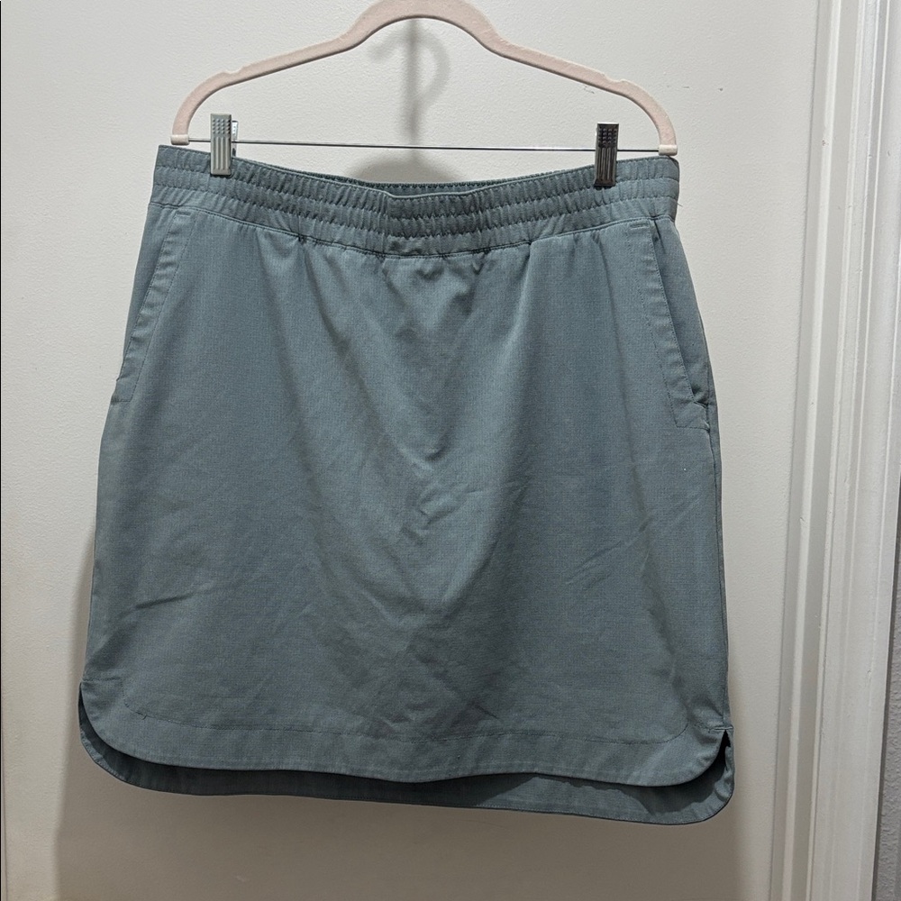 Duluth Trading Co Gray High-Low Knee-Length Skort